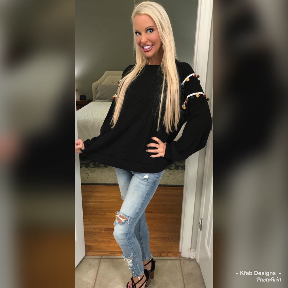 ❤️LAST 1! Pom Pom Trim Super Comfy Ribbed Top! - Picture 3 of 3